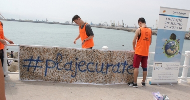 Opere de artă cu mucuri  de țigară, la Constanța!  10 kg de deșeuri pescuite  din Marea Neagră - 2