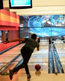 Stire din Sport : O pereche de schiuri, marele premiu al concursului de la Inside Bowling Center!