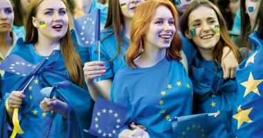 Stire din Economie : Opinia publică europeană sprijină poziția UE față de invadarea Ucrainei