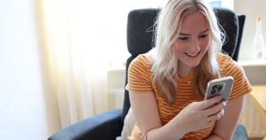 Stire din Eveniment : „Câştiguri de până la 1.000 lei/zi pentru a da like la videoclipuri”. Noua tentativă de fraudă pe Whatsapp