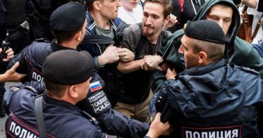 Stire din Actualitate : Opozanți ruși, arestați în timpul unei manifestații pentru alegeri corecte la Moscova