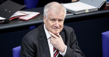 Stire din Actualitate : Opoziția din Germania îi cere ministrului de Interne, Horst Seehofer, să demisioneze