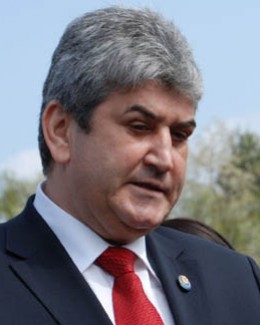 Stire din Politică-Administrație : Gabriel Oprea e dispus să-l primească pe Geoană în UNPR