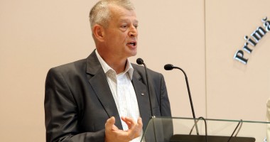 Stire din Politică-Administrație : Sorin Oprescu și-a depus candidatura pentru un nou mandat la Primăria Generală, susținut de USL