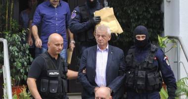 Stire din Politică-Administrație : Sorin Oprescu a fost trimis în judecată în dosarul de corupție