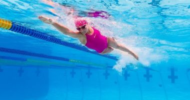Stire din Sport : O propunere de nota 10: înotul, disciplină obligatorie în școli