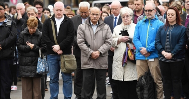 LACRIMI, DURERE ȘI NEPUTINȚĂ / IMAGINI DRAMATICE, DUPĂ TRAGEDIA CARE A ÎNDOLIAT ORAȘUL MANCHESTER - 8