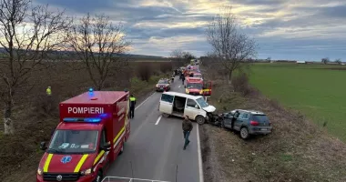 Stire din Eveniment : Accident grav cu cinci mașini. Opt răniți, unul în stare critică