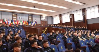 Stire din Cultură-Educație : "Ora Carierei", la Colegiul Militar Al. Ioan Cuza" din Constanța