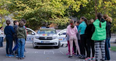 Stire din Social : Poliția Română lansează programul „Ora de educație rutieră la liceu”