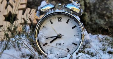 România trece, în această noapte, la ora de iarnă