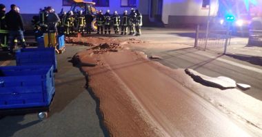 Stire din Actualitate : Oraș invadat de un "râu" de ciocolată
