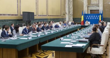 Stire din Eveniment : Remaniere în Guvernul Dăncilă. Doi miniștri pleacă din Palatul Victoria, al treilea își pregătește bagajele