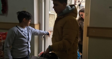 Galerie foto / Elevii școlii 24, daruri pentru semenii lor. "Și tu poți fi Moș Crăciun pentru o zi!" - 3