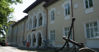 Stire din Cultură-Educație : "Orizonturi... marine", pe pânze la Muzeul Marinei Române