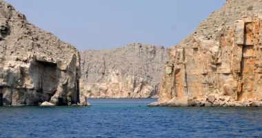 Stire din Actualitate : Strâmtoarea Ormuz se redeschide parțial. Iranul negociază accesul navelor japoneze