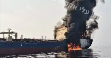 Tanc petrolier lovit de un proiectil în Strâmtoarea Ormuz. Nava a luat foc