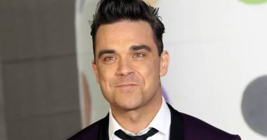 Stire din Cultură-Educație : Robbie Williams va cânta în Piața Constituției