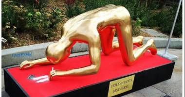 Stire din Actualitate : Scandal la Hollywood. Statuetă Oscar care se droghează, expusă