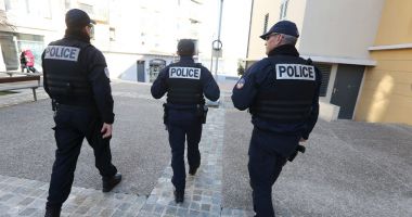 Stire din Actualitate : O secție de poliție din Paris s-a închis din cauza invaziei de purici
