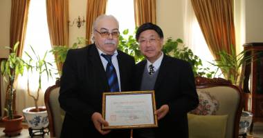 Stire din Cultură-Educație : Osman Fedbi, președintele UDTR, diplomă de excelență