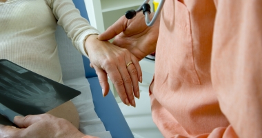 Stire din Sănătate : Care sunt factorii care duc la apariția osteoporozei