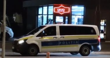 Stire din Eveniment : UPDATE Tânăra care a fost înjunghiată în centrul orașului era însoțită de doi copii mici