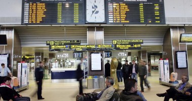 Stire din Eveniment : Peste o sută de pasageri au rămas blocați pe Aeroportul Otopeni