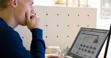 Stire din Social : Cât de mult respectă legislația site-urile care vând servicii și bunuri pe internet
