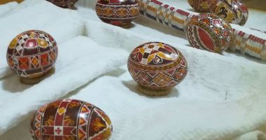 Stire din Cultură-Educație : Tradiţia ouălor. În Dobrogea încă se mai practică vopsitul în culori naturale