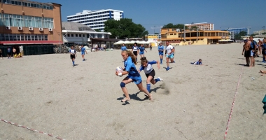 Stire din Sport : Oval 5 Beach Rugby România continuă pe plaja "Cleopatra"