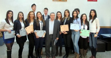 Stire din Cultură-Educație : Elevii de la "Ovidius"  se pricep  și la Economie