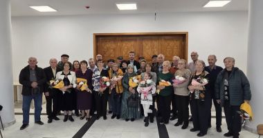 Stire din Politică-Administrație : Cuplurile din Ovidiu, care au împlinit 50 de ani de căsnicie, premiate de primarul George Scupra