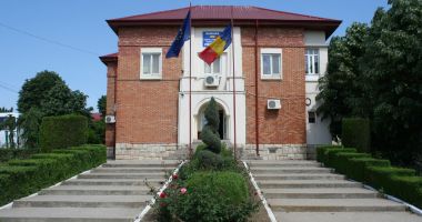 Primăria Ovidiu oferă pachete cu rechizite copiilor de la creșă, grădiniță și clasele 0-IV