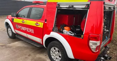 Stire din Eveniment : Persoană rănită după ce a fost prinsă sub o scară de beton în Ovidiu