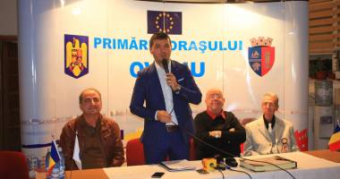 Stire din Politică-Administrație : Primarul George Scupra a inaugurat Centrul Cultural "Elena Roizen" în prezența a doi mari artiști
