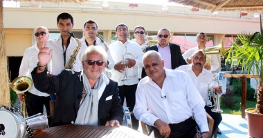 Stire din Economie : Ovidiu Lipan Țăndărică și Fanfara 10 Prăjini, la Hotel Palm Beach din Mamaia
