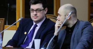 Stire din Politică-Administrație : "Apropierea alegerilor europarlamentare necesită o dezbatere internă în PC"