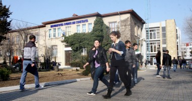 Stire din Cultură-Educație : Universitatea "Ovidius" se implică în pregătirea liceenilor pentru Bac