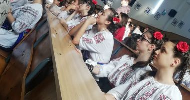 Stire din Cultură-Educație : Elevii constănțeni păstrează tradițiille etniilor din Dobrogea