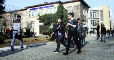 Stire din Cultură-Educație : Studenții de la Arte sărbătoresc Ziua Internațională a Coregrafiei