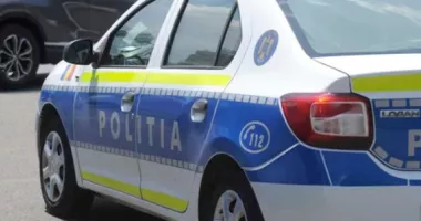 Stire din Eveniment : Tânără convinsă de polițiști să renunțe la un gest periculos după o intervenție rapidă