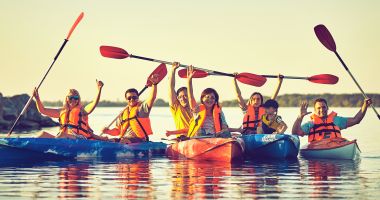 Stire din Social : O zi de distracție pe lac pentru copiii amatori de sporturi pe apă