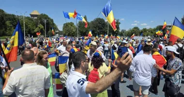 Protest civic în Piața Victoriei pentru statul de drept și direcția pro-europeană a României