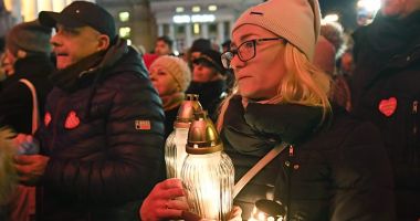 Polonezii aduc un omagiu primarului din Gdansk, ucis la un eveniment de caritate