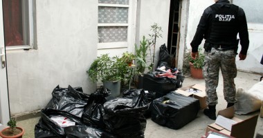Stire din Eveniment : Galerie FOTO și VIDEO. Percheziții de amploare la Constanța / Mașini, alcool și țigări, confiscate de polițiști