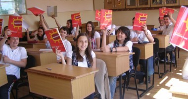 Stire din Eveniment : Elevii din Constanța luptă împotriva drogurilor cu lecții de aikido