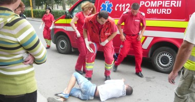 Un tânăr a fost lovit de o mașină pe strada Brizei