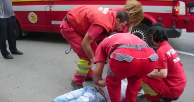 Un tânăr a fost lovit de o mașină pe strada Brizei - 3