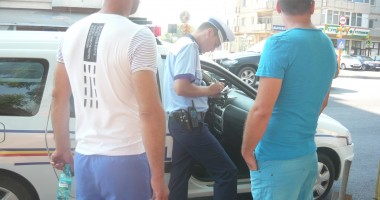 Bătrân transportat la spital în accidentul de la intersecția Șoselei Mangaliei cu strada Pandurului | GALERIE FOTO - 6